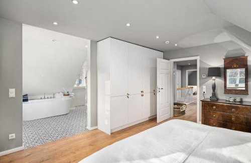 GUT KLETKAMP "Försterei" - Freistehendes Backsteinhaus mit 4 Schlafzimmern ruhig am Waldrand gelegen I Kamin I Garten & Terrasse I 15 Min zur Ostsee I 3 Bäder I Küche I Parkplatz I WLAN - Foto 37