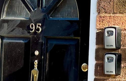 2 Bed House-Sleeps 4-Free Parking - Foto 5