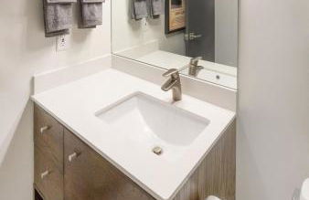 Boutique 1BR Condo - Walk to Memorial Stadium - Historic Hayward Place - Foto 45