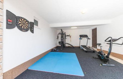 Relaxing Holiday Home With Pool, Fitness Area, and Entertainment Facilities - Photo 7