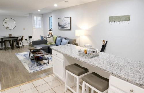 Trendy Apt in Bloomingdale - Parking - Foto 6