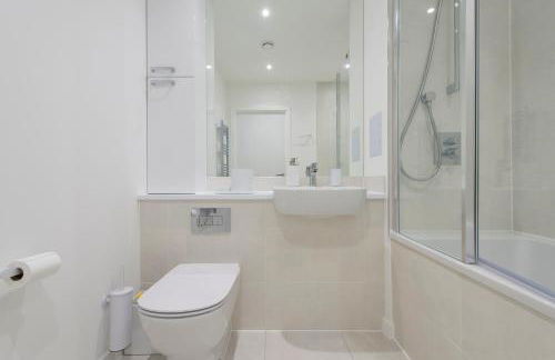 Penthouse with O2 Arena View, Free Parking & Portable AC - Foto 37