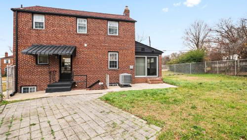 1 min to DC 8 beds sleeps 16 with yard and parking - Foto 5