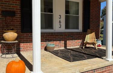 Perfect 4bdrm home with Antique & Modern Accents for Getaways - Foto 36