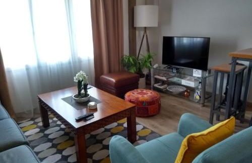 10km to Disneyland - Terrace Parking & Sleeps 4 - Foto 17