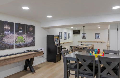 Large Luxury Home with Media Room and Game Room - 10 mins to Campus & Stadium - Foto 4