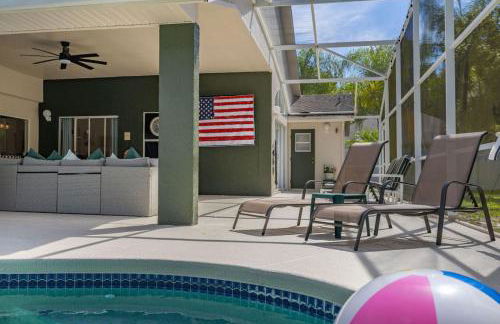 Modern Retreat Pool and Game Room - Foto 80