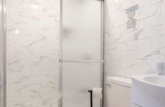 Updated 3BR 2BA Apartment Near NYC Airport - Foto 25