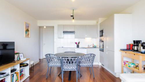 Pieds Dans L'eau Madame est Servie - Foto 5