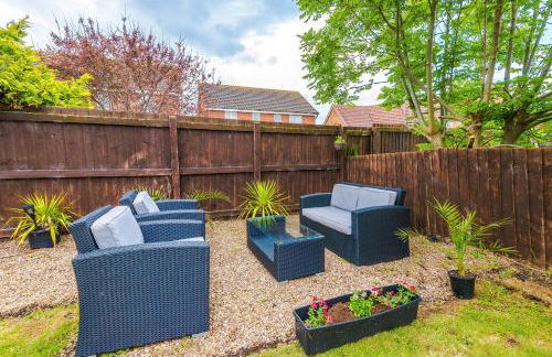 Beach Retreat with Hot Tub Sleeps 8 - Foto 43