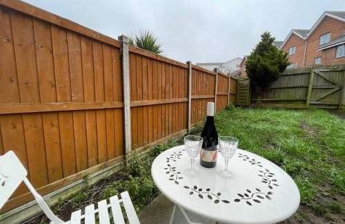 Ashford 4-Bed Townhouse with Garden and Parking - Foto 32