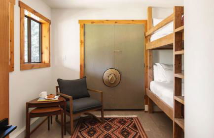 Timberline by AvantStay Stunning Chalet Cabin w Hot Tub Pool Table Home Theater - Foto 22