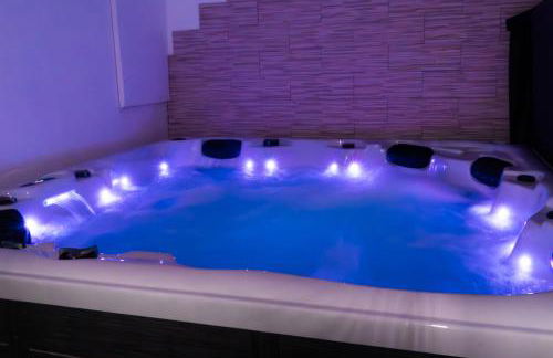 Perle d'eau-Love Room-Jacuzzi-Sauna-Proche Montbéliard et Belfort - Foto 18