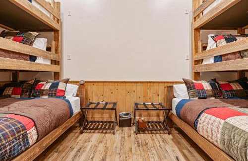 Historic Yellowstone Saloon - Foto 71