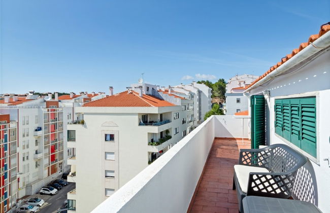 Lovely 2 Bedroom Duplex Apt w Terrace in Cascais - Photo 15