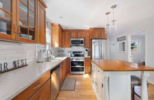 Relaxing Lakefront Retreat w/ Hot Tub & Dock - Foto 7