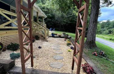 Riverside Relaxer w/Hot Tub+Fire Pit +Wifi & view - Foto 50