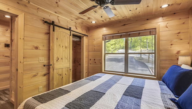 All Decked Out 4 Bedroom Cabin by RedAwning - Foto 4, Habitación