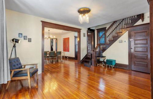 AC 9 BR 4BA Victorian Manor - 1 Block to Beach - Foto 42