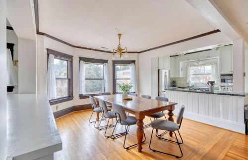 Alphabet District Gem - AC - Patio - Fast WiFi - Foto 6