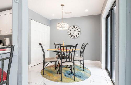 3BR With HUGE 2k sq ft Lanai & Seasonally Heated Pool - Foto 19