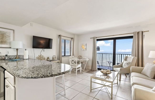 Top Floor Oceanfront Condo w Pool Beach Access - Foto 3