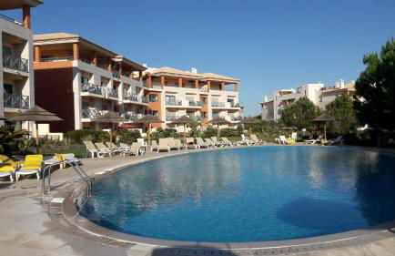 Luxurious first floor apartment with balconies overlooking pool and gardens. - Foto 7