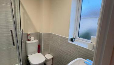 Spacious 3-Bed House - Sleeps 8 Garden & Parking - Foto 5