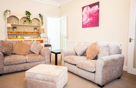 Contractor house, sleeps 5, close to restaurant's and bars, Long stays available, Oveyo Accommodation - Foto 8