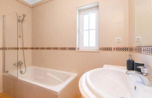 Vila Rolas - Beautiful 5 bed villa with pool and aircon 3 min to Luz beach - Foto 17