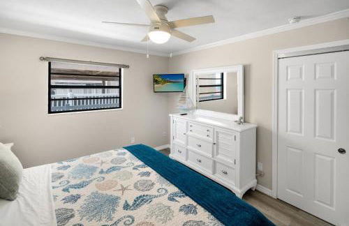 Beautiful Sunsets just Steps from Beach with King Bed and Queen Sleeper Sofa - Foto 15