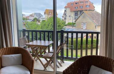 Appartement 5 personnes 65m2 avec balcon, vues partielles mer, 150m de la plage et centre, wifi et parking privé - Photo 2