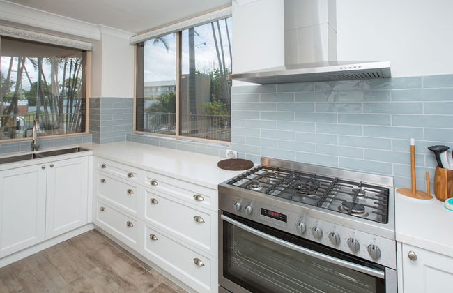 Miami Beachside Holiday Apartments - Photo 12