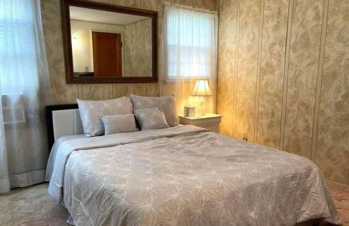 Entire Home in Buffalo - 6 Guests 3 Bedroom 1 Bath - Convenient Location - 25min to Niagara Falls - Foto 11