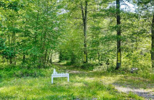 Secluded Poconos Cabin 75 Acres and Fire Pit! - Foto 27