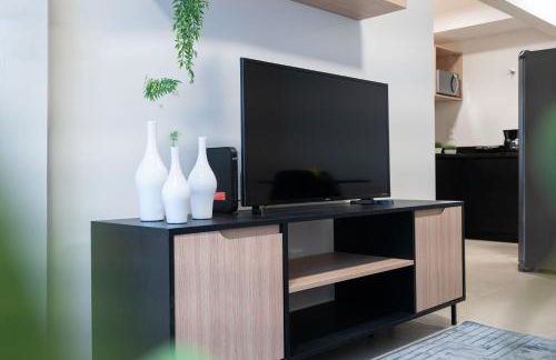 Localização Central! A 450 metros da Vila Germânica Loft com Piscina, Ar-Condicionado, Wi-Fi, Cozinha completa, Garagem Privativa, Espaço Zen, Academia, Sauna, e Mercadinho 24h - Foto 11