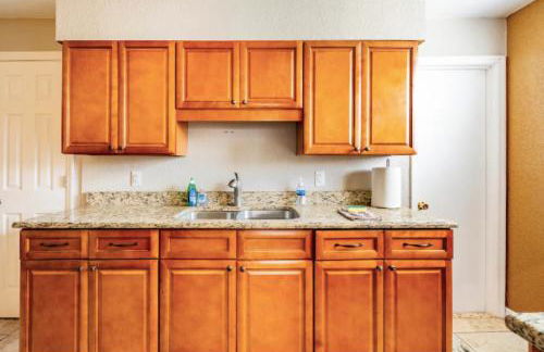 3-Bed Bungalow walk to Historic Downtown Sanford - Foto 13