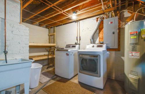 3 Mi to Road America Spacious Elkhart Lake Home! - Foto 28