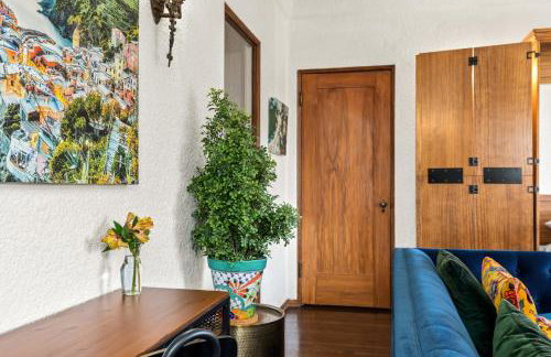 Visit the Beach from a Historic Downtown Apartment - NRP21-00092 - Foto 22