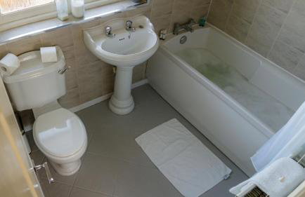 The Snug, ideal for sporting events and city breaks, hidden nook in the Heart of Newcastle, with parking, Wifi, Smart Tv, close to all local travel links - Foto 42