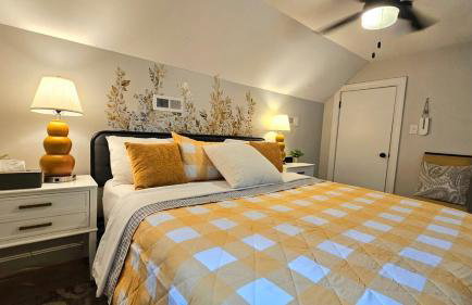 4 BR - King beds - perfect for HPU, Furniture Market, Greensboro, Winston - Photo 8