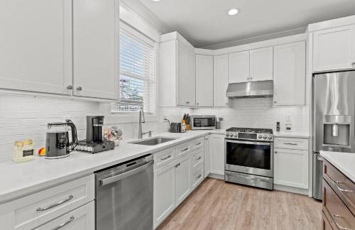 Steps From Beach & Boardwalk, Ocean Views with 5 Decks, 3 Cars - Foto 68