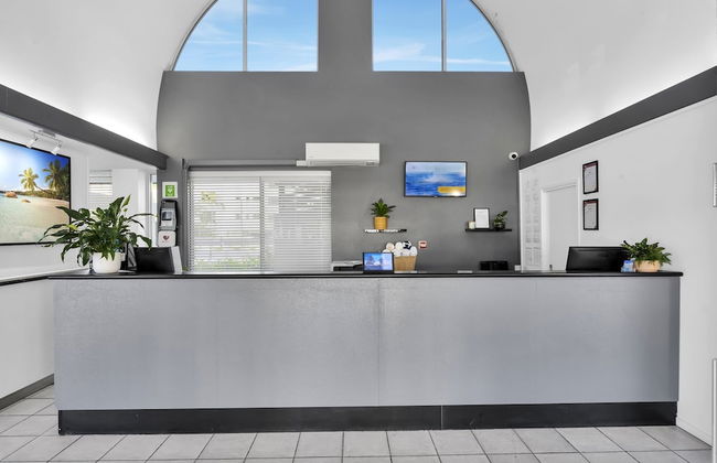 Catalina Resort - Photo 3