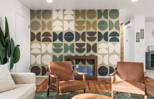 The Aspen is a mid-century modern upstairs unit. - Foto 7