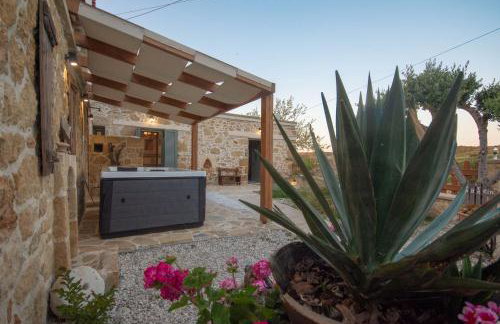 Pamelas House with Jacuzzi - Photo 19