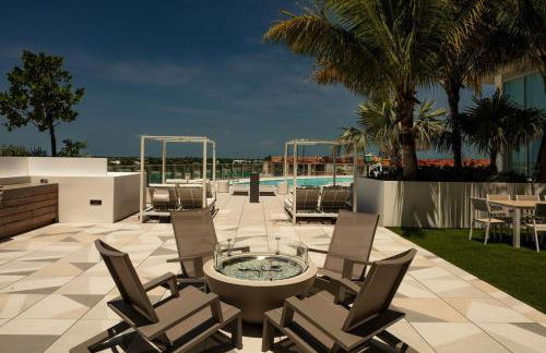 Landing Incredible 2BD Pool - Photo 16