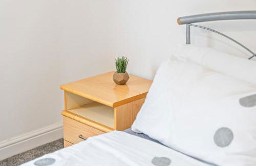 Awesome Coventry Home for Business Contractors and Suitable for families with Free Parking 14mins from NEC - Foto 12