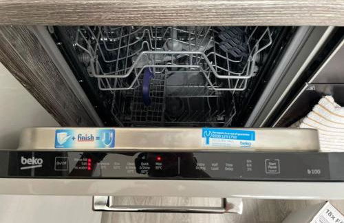 Exclusive 1 and 2 Bedroom Flats only 0,5 miles aw - Foto 24