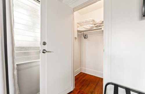 Los Angeles charming big house, king bed, parking, EV - Photo 7