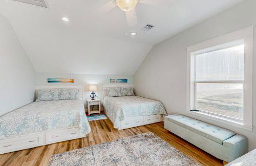 Stunning Beachfront Cargo Lift Sleeps 14 - Foto 33